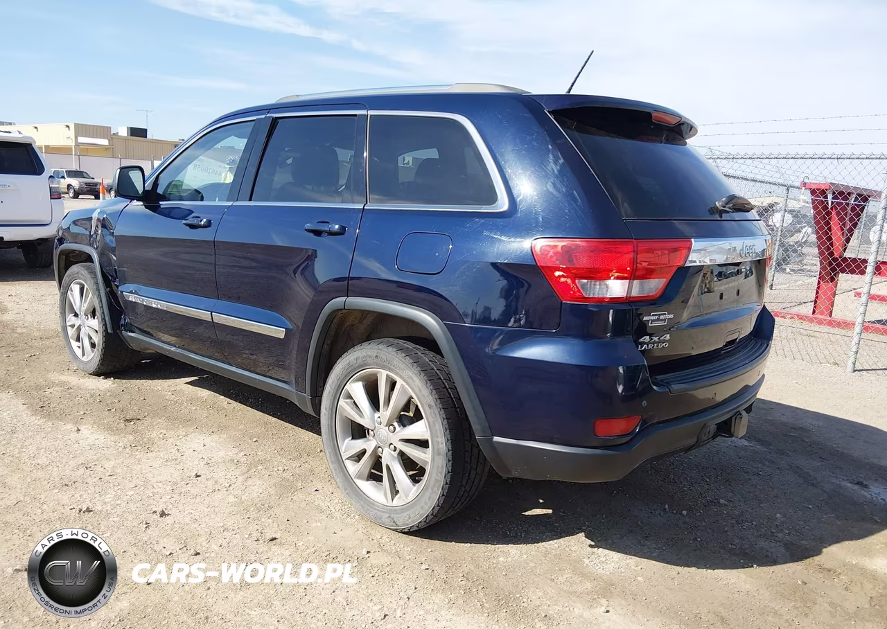 2013 Jeep Grand Cherokee Laredo VIN:1C4RJFAGXDC556470 - 3
