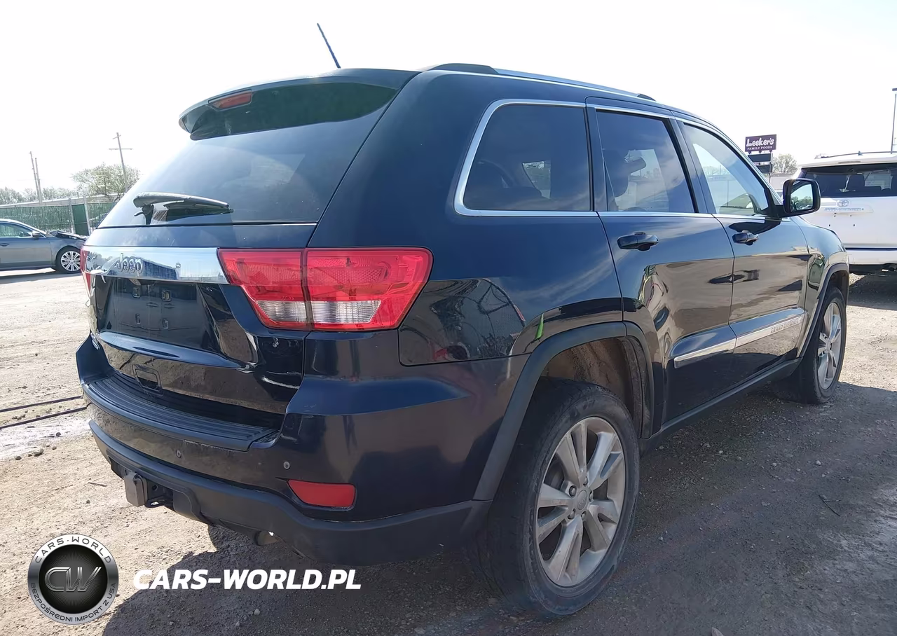 2013 Jeep Grand Cherokee Laredo VIN:1C4RJFAGXDC556470 - 4