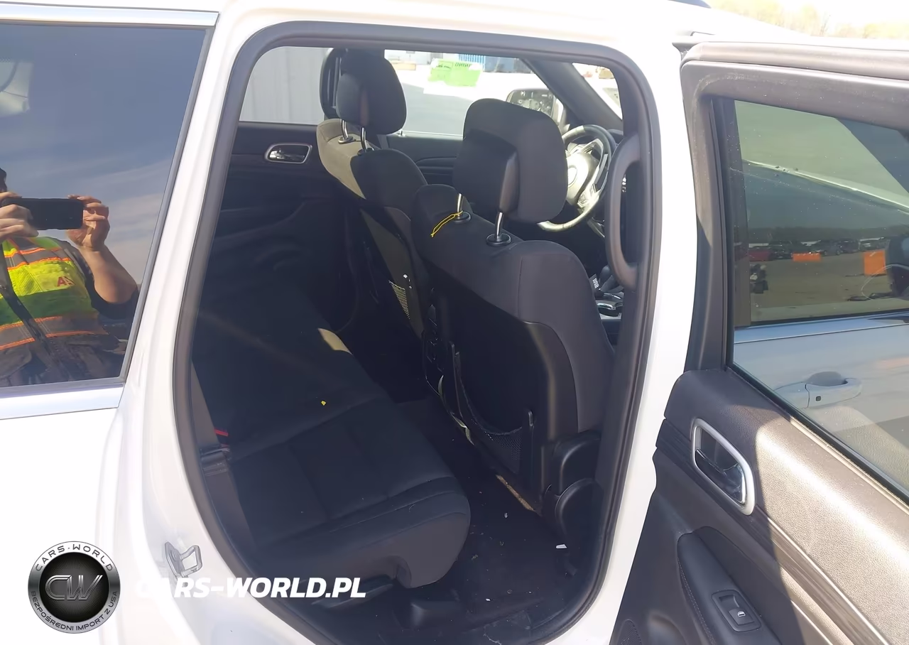 2019 Jeep Grand Cherokee Laredo 4X2 VIN:1C4RJEAGXKC530734 - 8