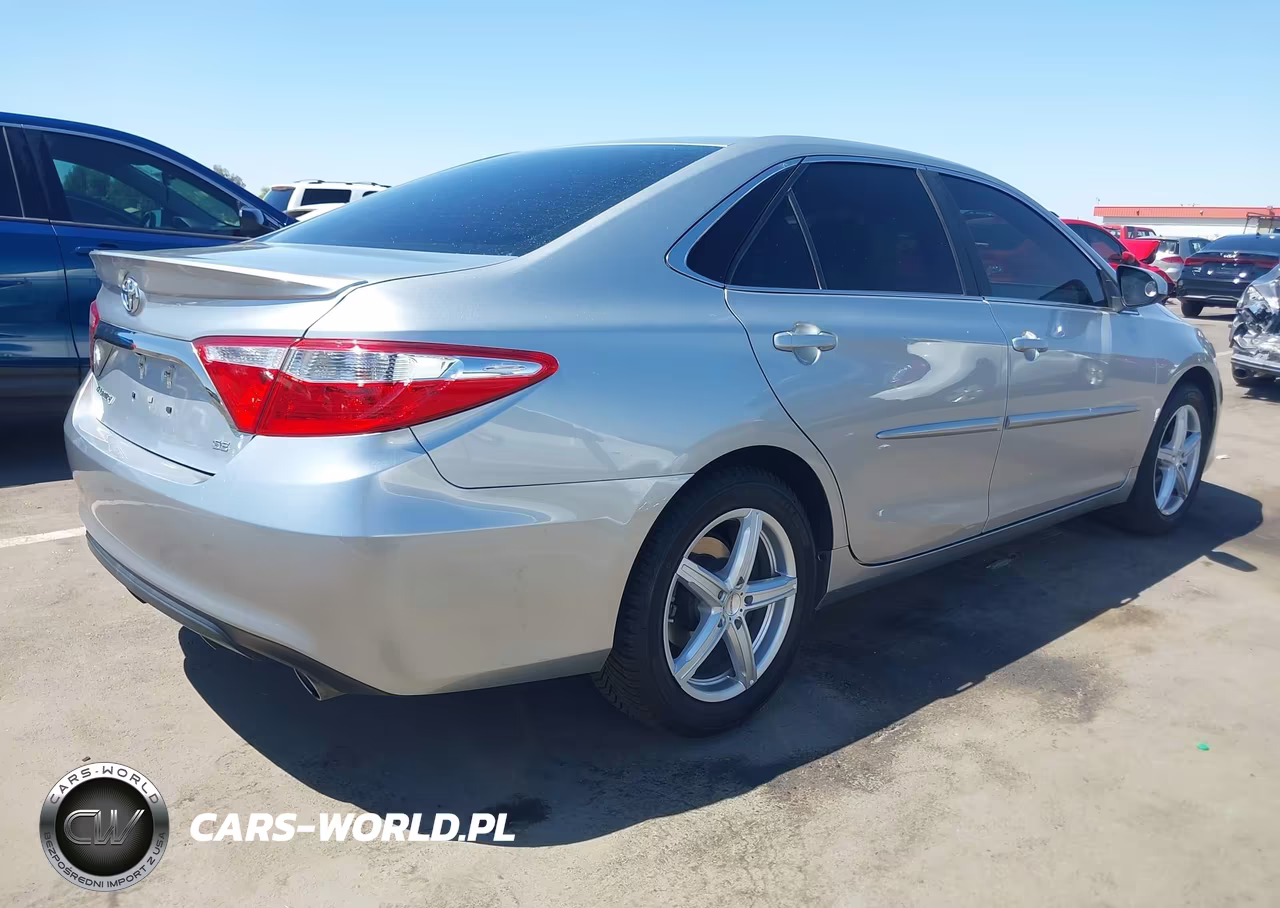 2017 Toyota Camry Se VIN:4T1BF1FK0HU631675 - 4