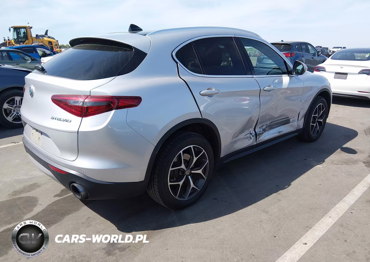 2018 Alfa Romeo Stelvio Ti Awd VIN:ZASFAKBN6J7C15975 - 4