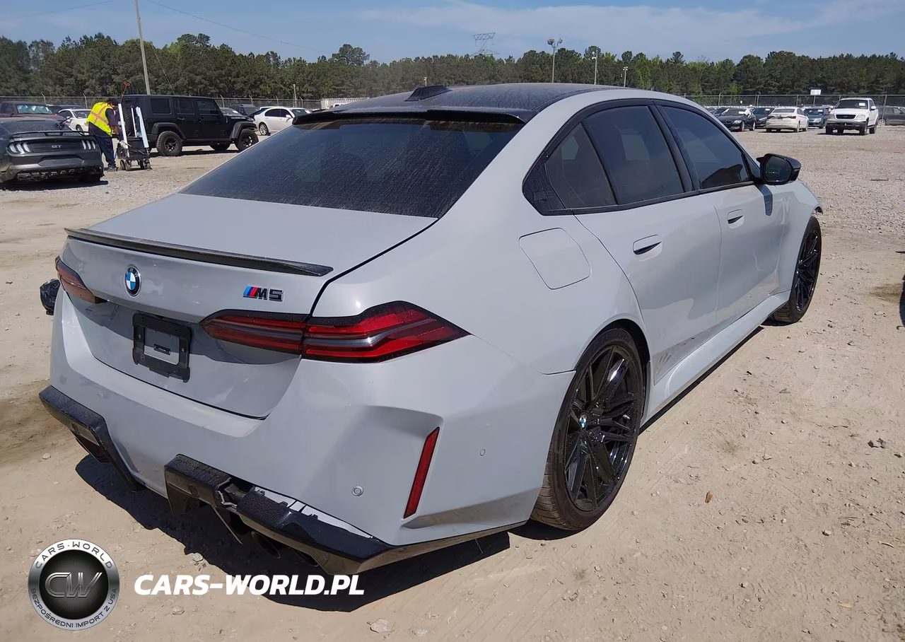2026 BMW M5 VIN:WBS83FK0XTCV12662 - 4
