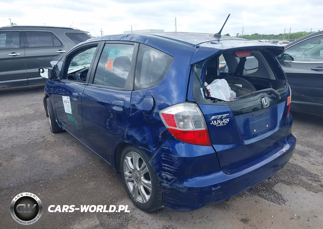 2011 Honda Fit Sport VIN:JHMGE8H51BC015198 - 3