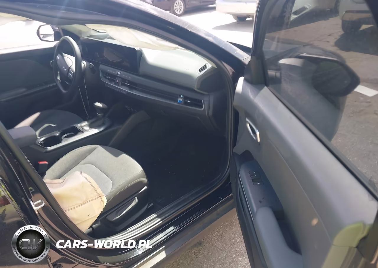 2025 Kia K4 Lxs VIN:3KPFT4DE1SE020167 - 5
