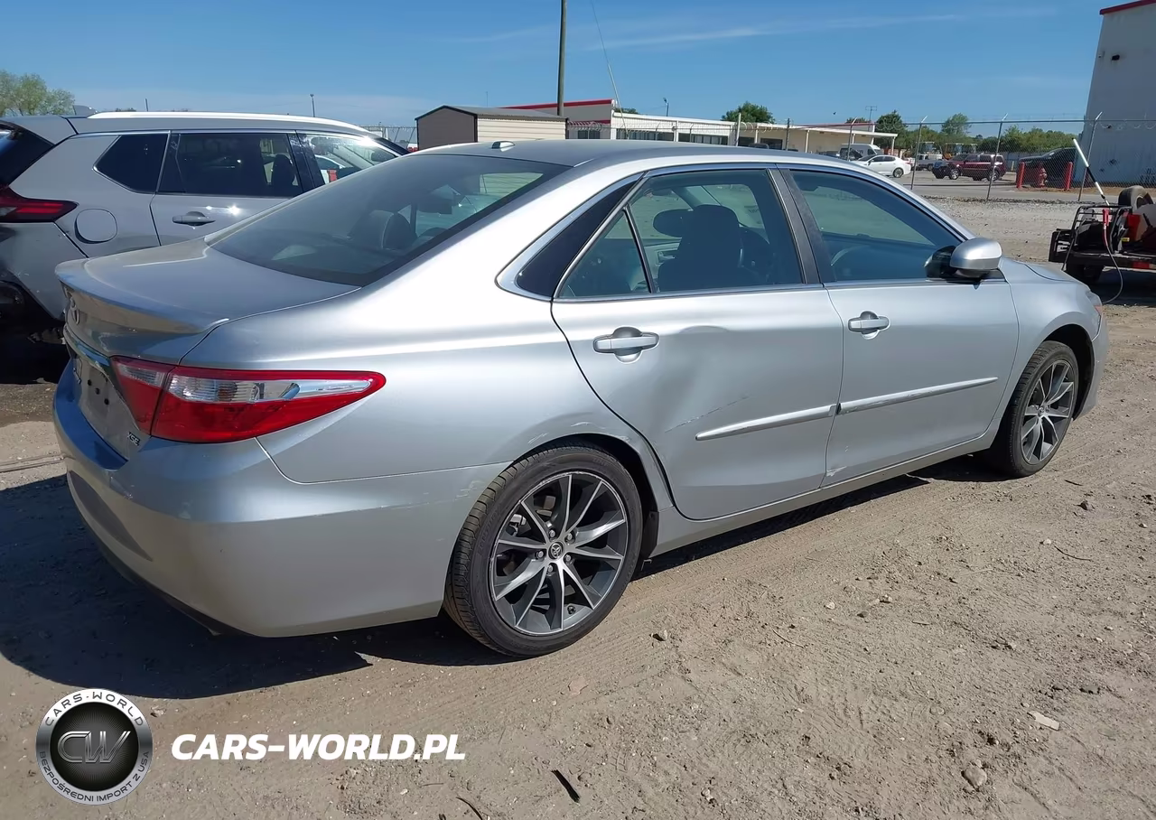 2015 Toyota Camry Xse VIN:4T1BF1FK8FU935706 - 4