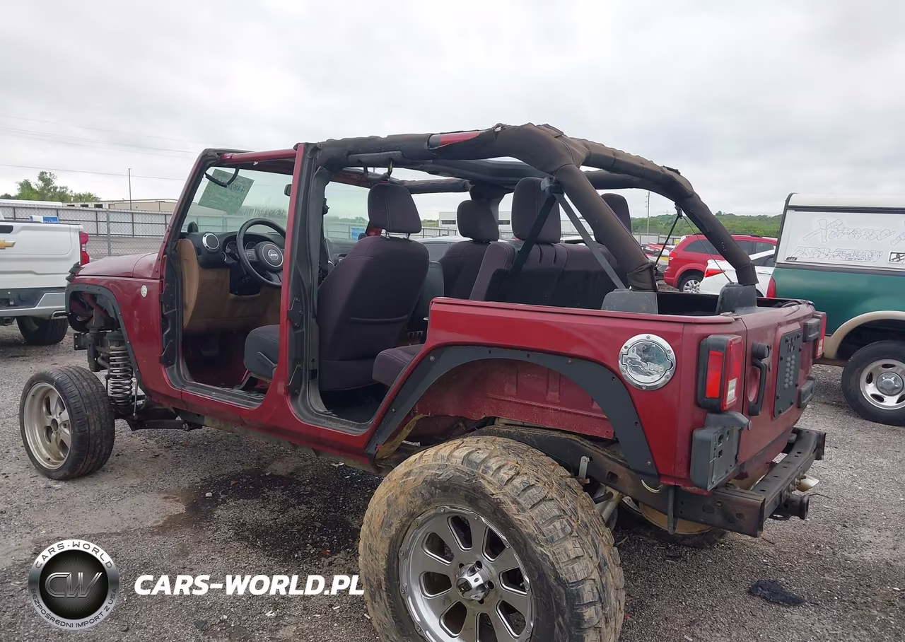 2013 Jeep Wrangler Unlimited Sahara VIN:1C4BJWEG6DL508962 - 3