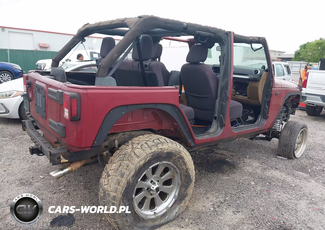 2013 Jeep Wrangler Unlimited Sahara VIN:1C4BJWEG6DL508962 - 4