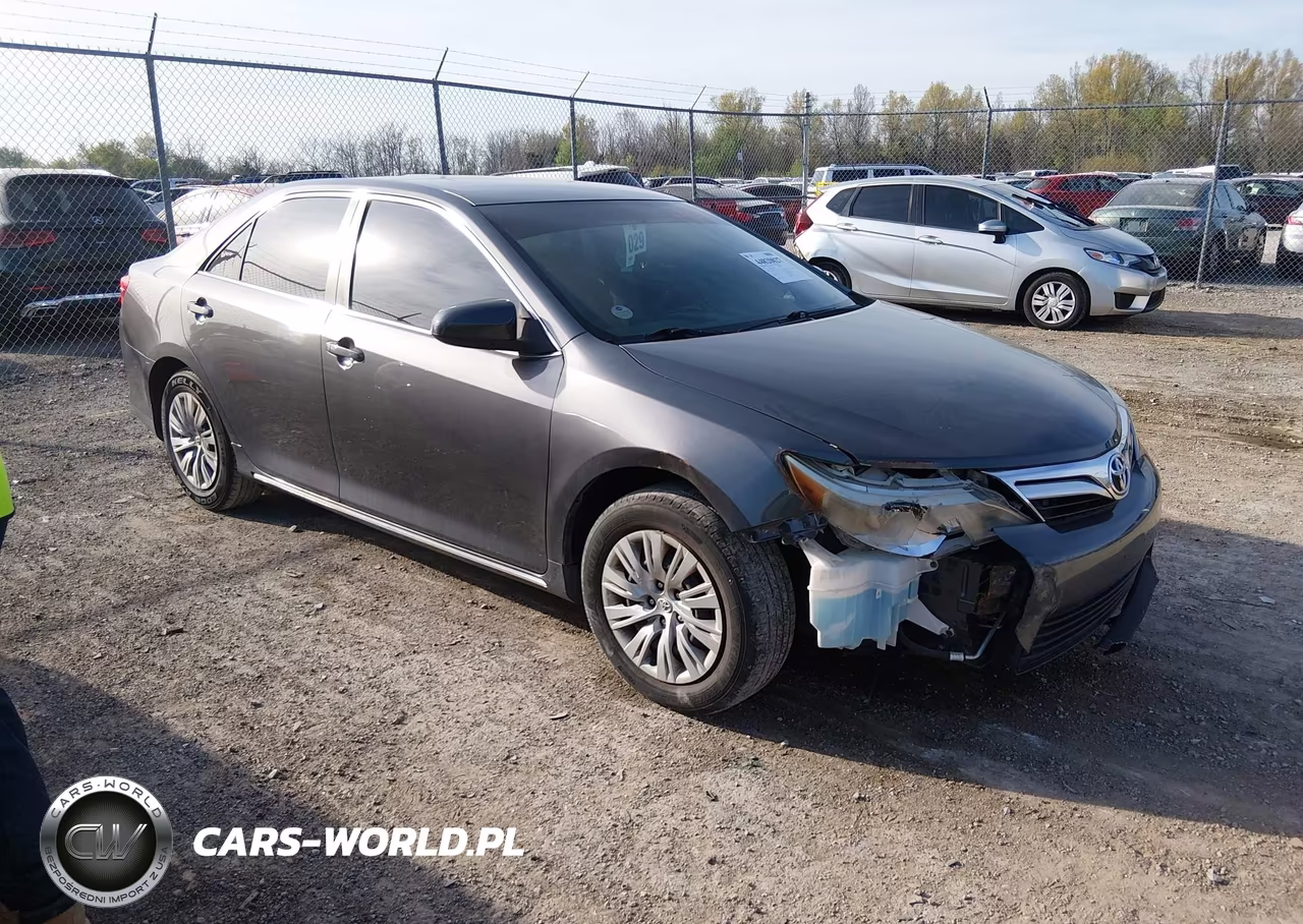 2013 Toyota Camry Le – zdjęcie 1 z 21