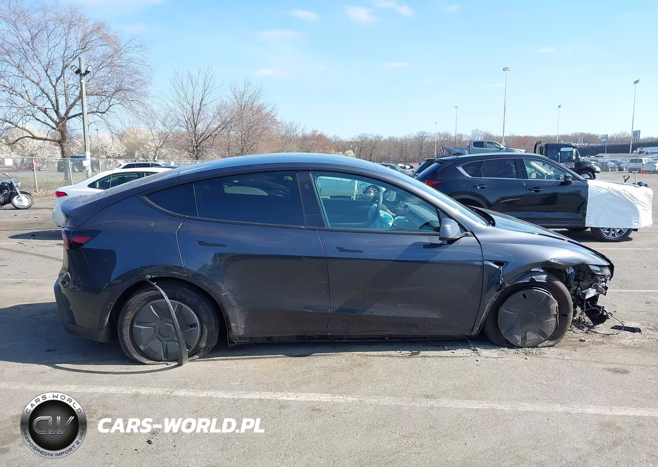 2026 Tesla Model Y Premium Rear-Wheel Drive-Standard Rear-Wheel Drive VIN:7SAYGDED6TA590597 - 12