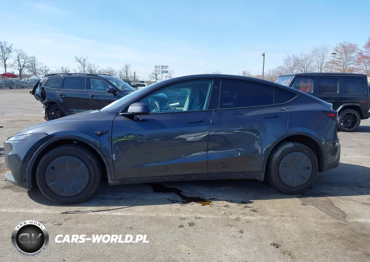 2026 Tesla Model Y Premium Rear-Wheel Drive-Standard Rear-Wheel Drive VIN:7SAYGDED6TA590597 - 13