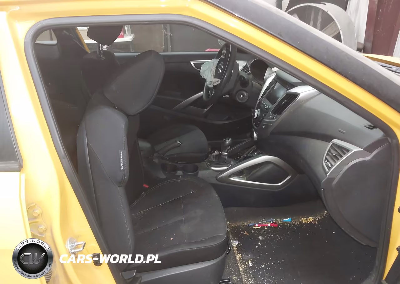 2013 Hyundai Veloster Base W-Black VIN:KMHTC6AD0DU172466 - 5