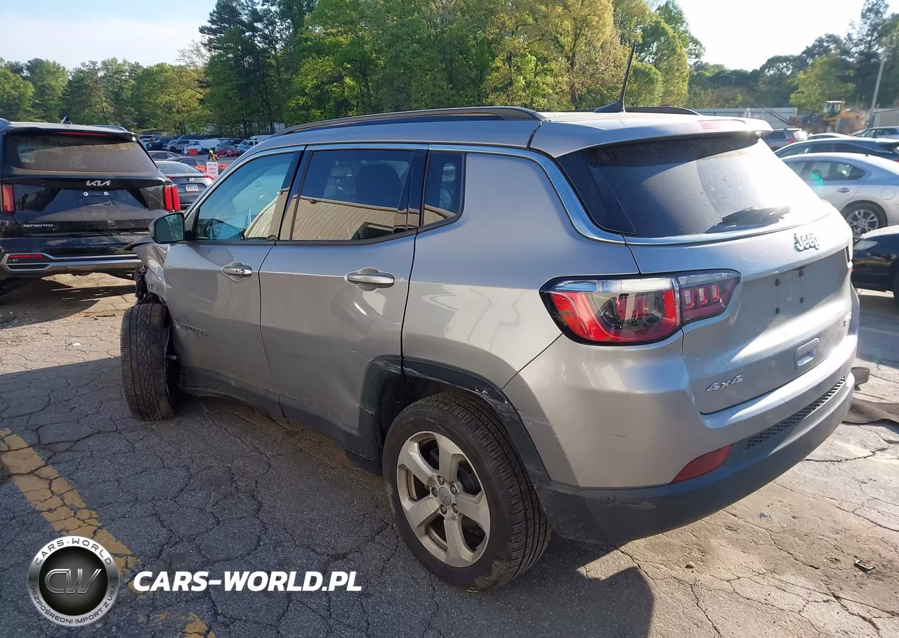 2018 Jeep Compass Latitude 4X4 VIN:3C4NJDBB9JT373499 - 3