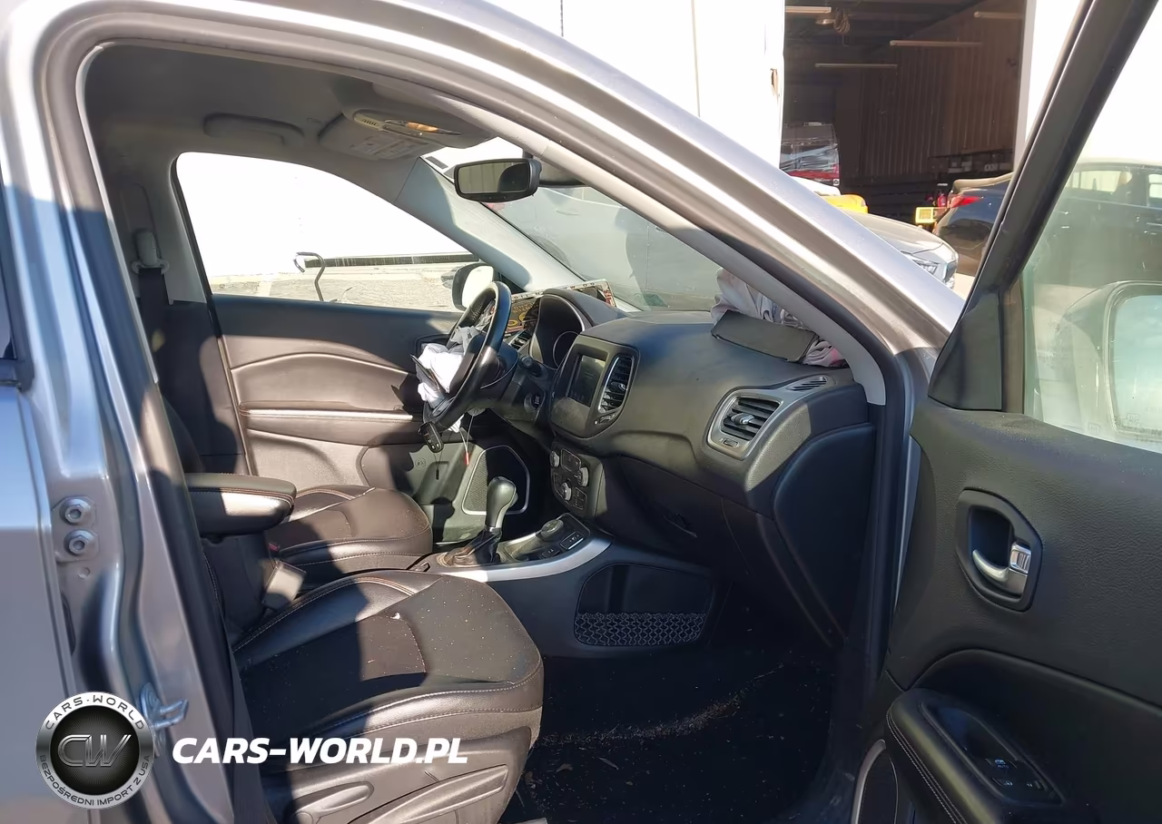 2018 Jeep Compass Latitude 4X4 VIN:3C4NJDBB9JT373499 - 5