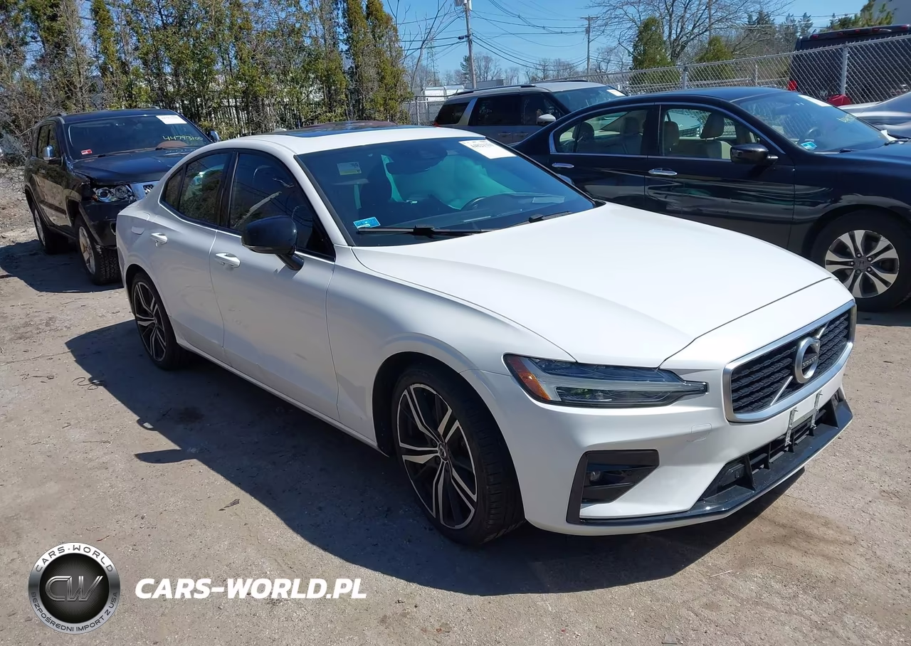 2019 Volvo S60 T6 R-Design