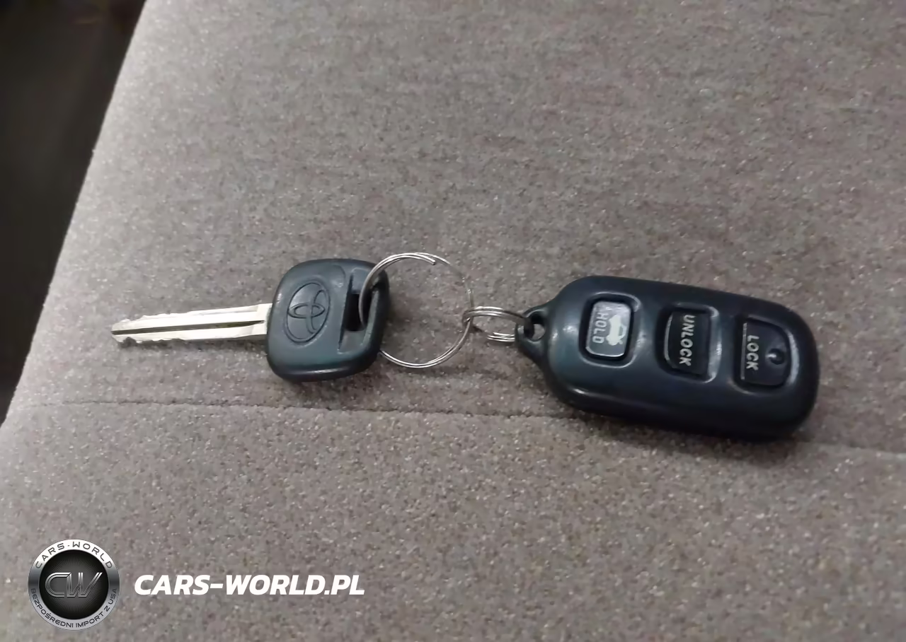 2004 Toyota Camry Le VIN:JTDBE30K340283075 - 11