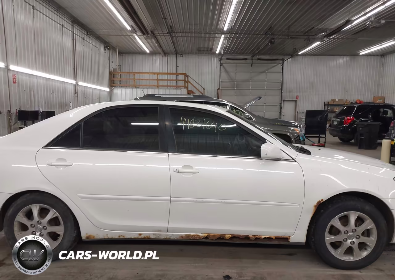 2004 Toyota Camry Le VIN:JTDBE30K340283075 - 14