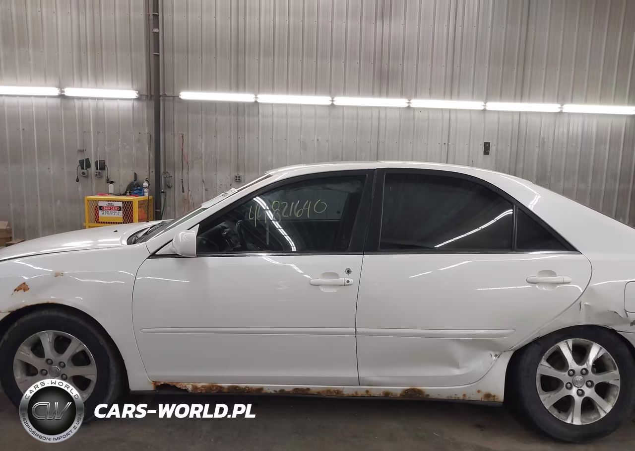 2004 Toyota Camry Le VIN:JTDBE30K340283075 - 15