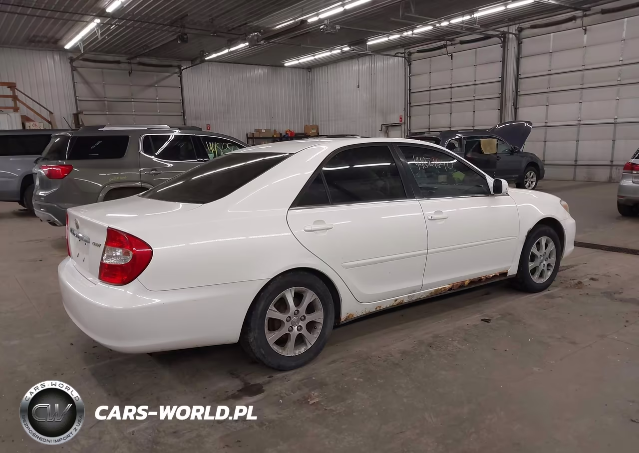 2004 Toyota Camry Le VIN:JTDBE30K340283075 - 4