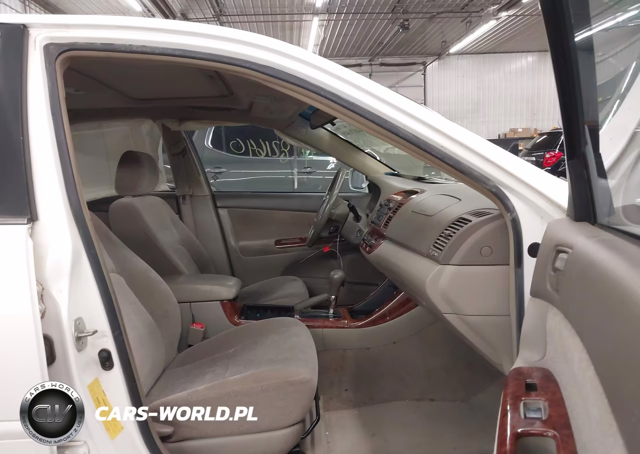 2004 Toyota Camry Le VIN:JTDBE30K340283075 - 5