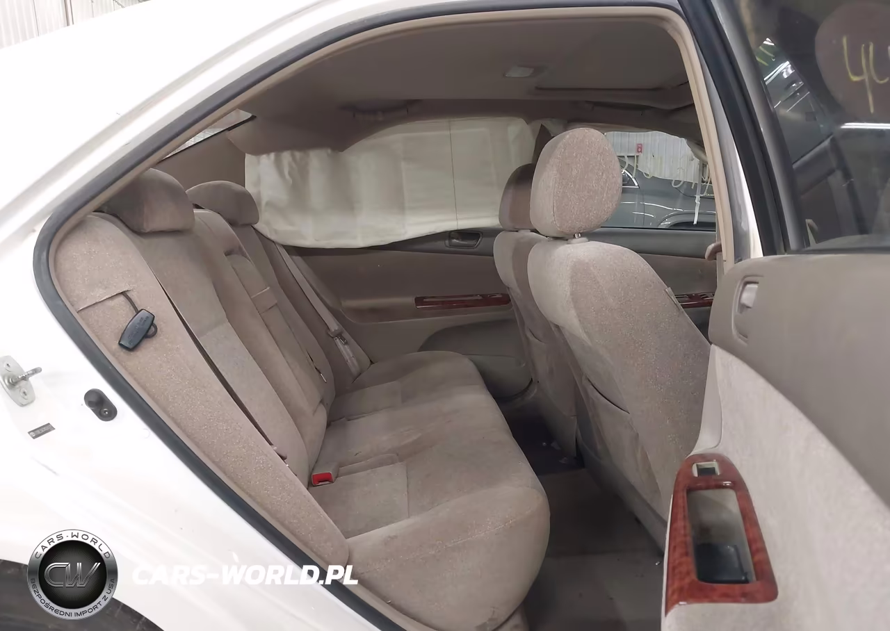 2004 Toyota Camry Le VIN:JTDBE30K340283075 - 8
