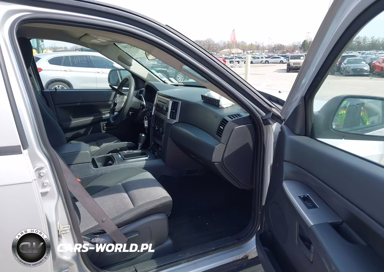 2008 Jeep Grand Cherokee Laredo VIN:1J8GR48K88C179344 - 5