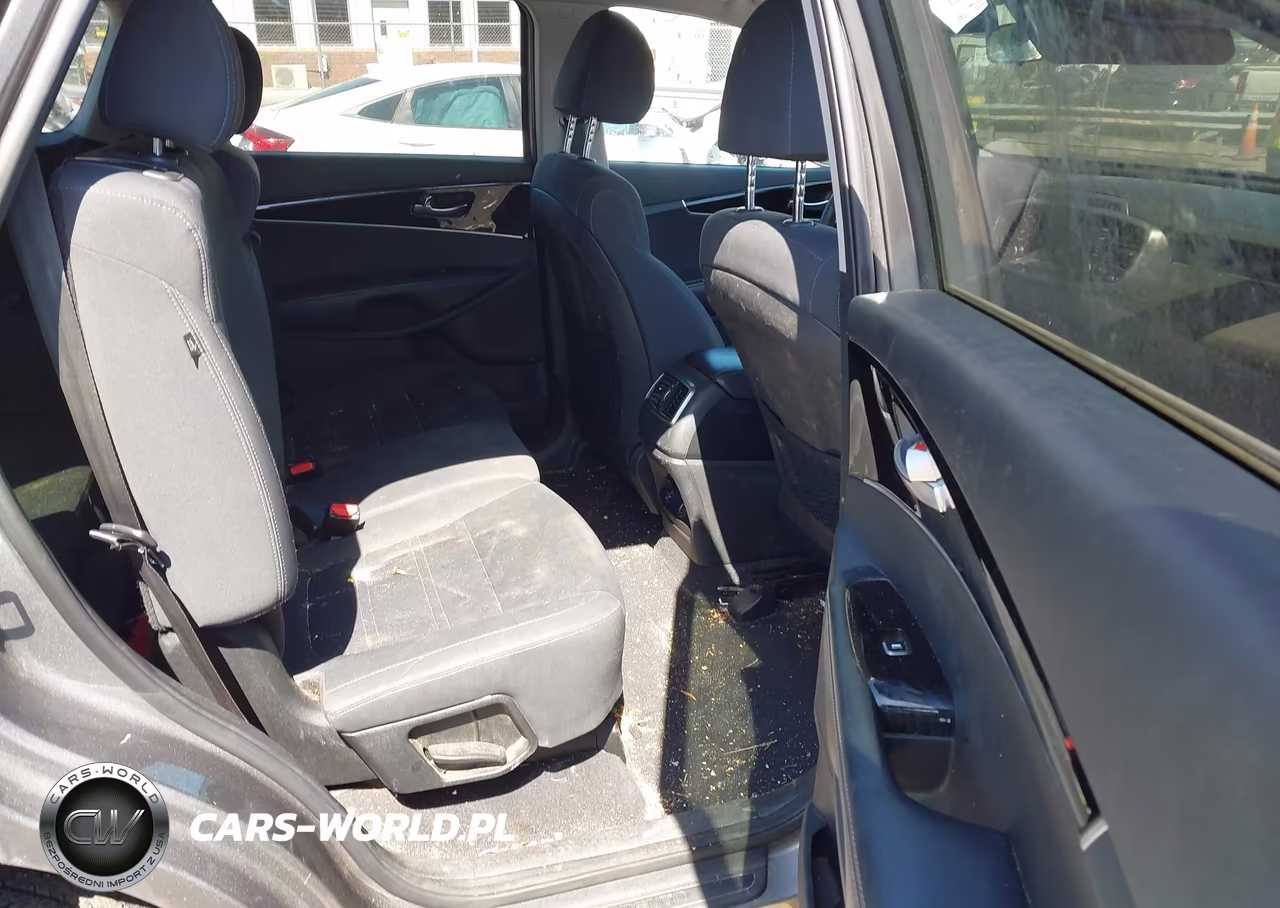 2019 Kia Sorento 3.3L Lx VIN:5XYPG4A55KG490248 - 8