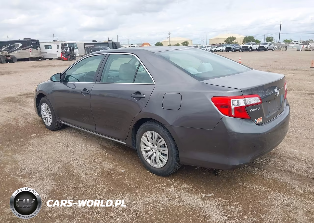 2014 Toyota Camry Le VIN:4T4BF1FK6ER429473 - 3