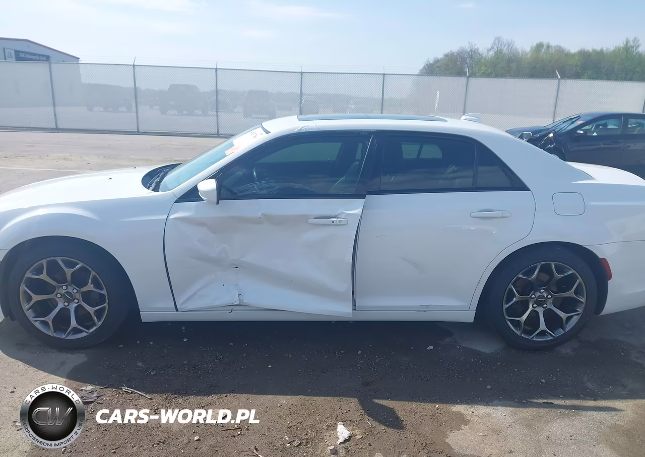 2015 Chrysler 300 300S VIN:2C3CCABG2FH903781 - 13