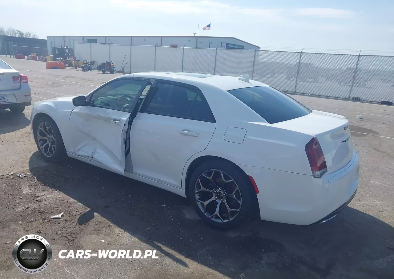 2015 Chrysler 300 300S VIN:2C3CCABG2FH903781 - 3