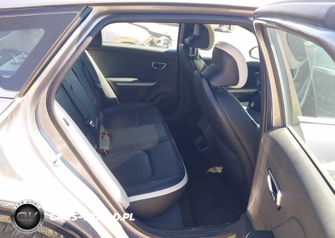 2025 Kia K4 Gt-Line VIN:3KPFW4DE3SE044820 - 8