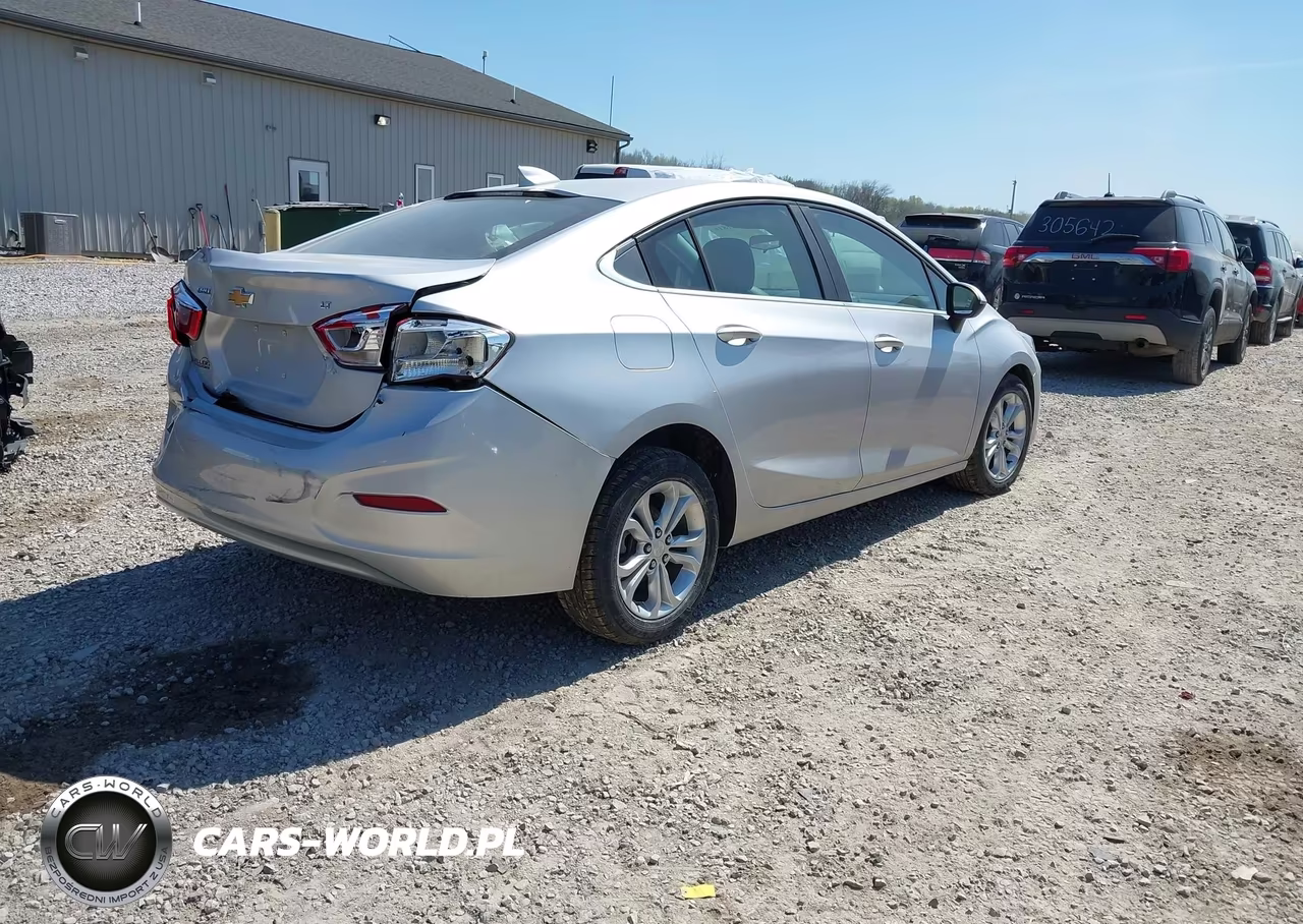 2019 Chevrolet Cruze Lt VIN:1G1BE5SM5K7145027 - 4