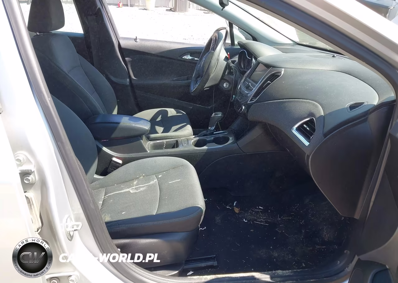 2019 Chevrolet Cruze Lt VIN:1G1BE5SM5K7145027 - 5