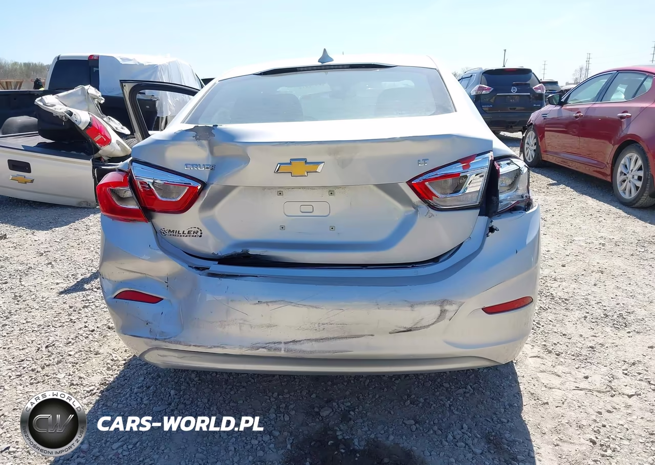 2019 Chevrolet Cruze Lt VIN:1G1BE5SM5K7145027 - 6