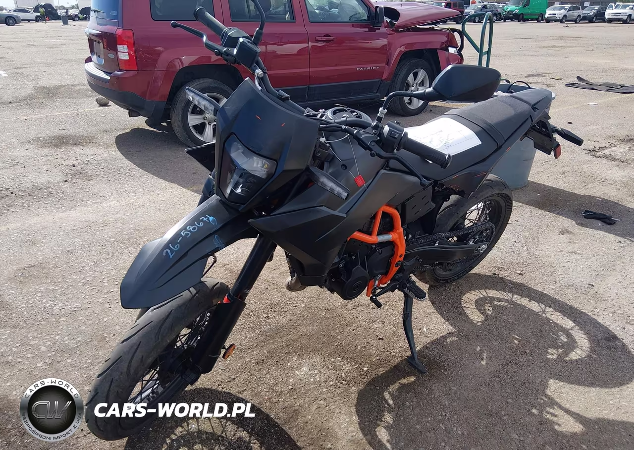 2026 Ktm 690 Smc R VIN:MD2J2J404TN206146 - 2