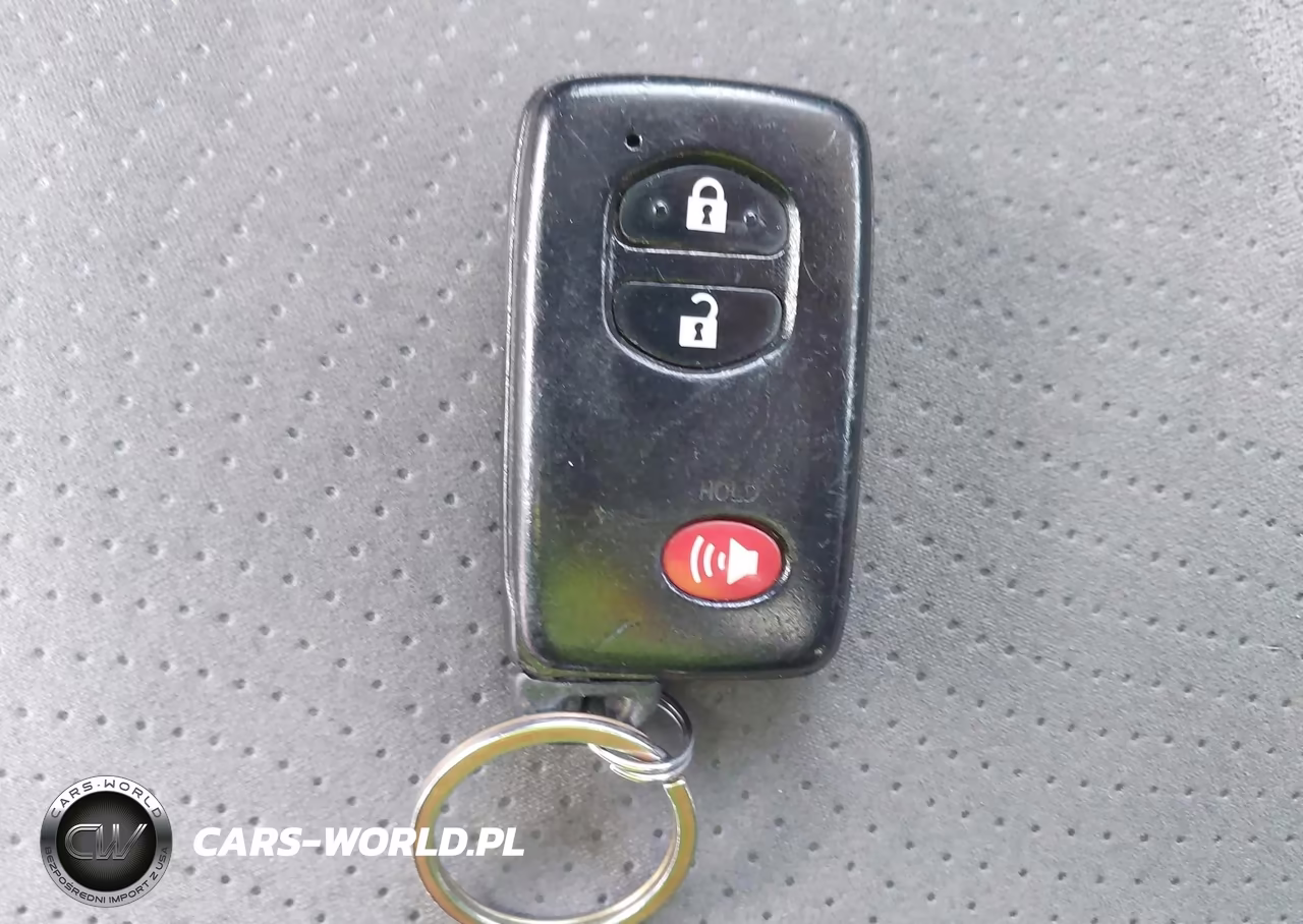 2015 Toyota Prius Two VIN:JTDKN3DU2F2003357 - 11