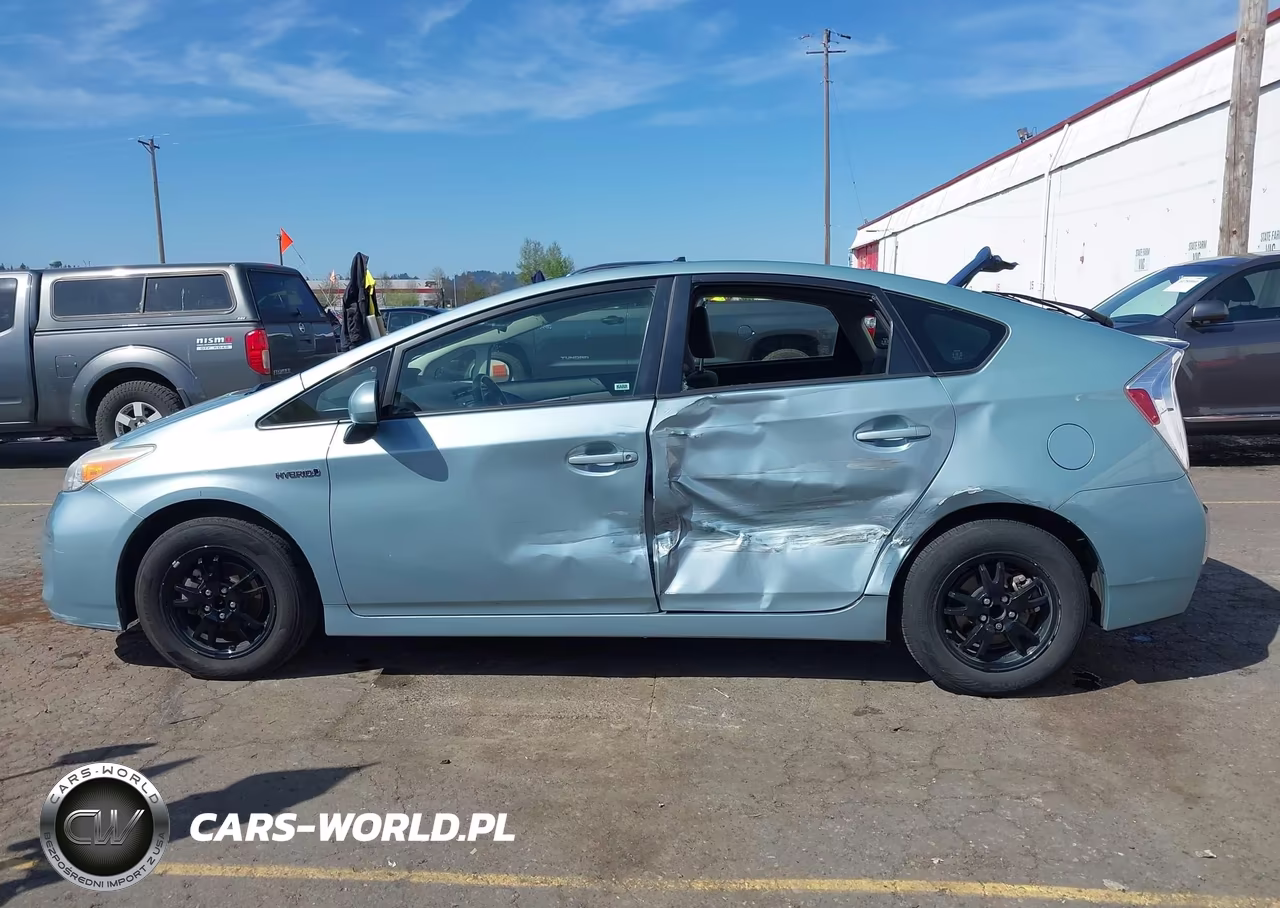 2015 Toyota Prius Two VIN:JTDKN3DU2F2003357 - 14