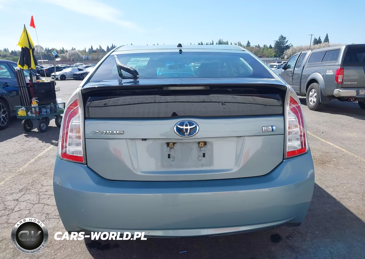 2015 Toyota Prius Two VIN:JTDKN3DU2F2003357 - 16