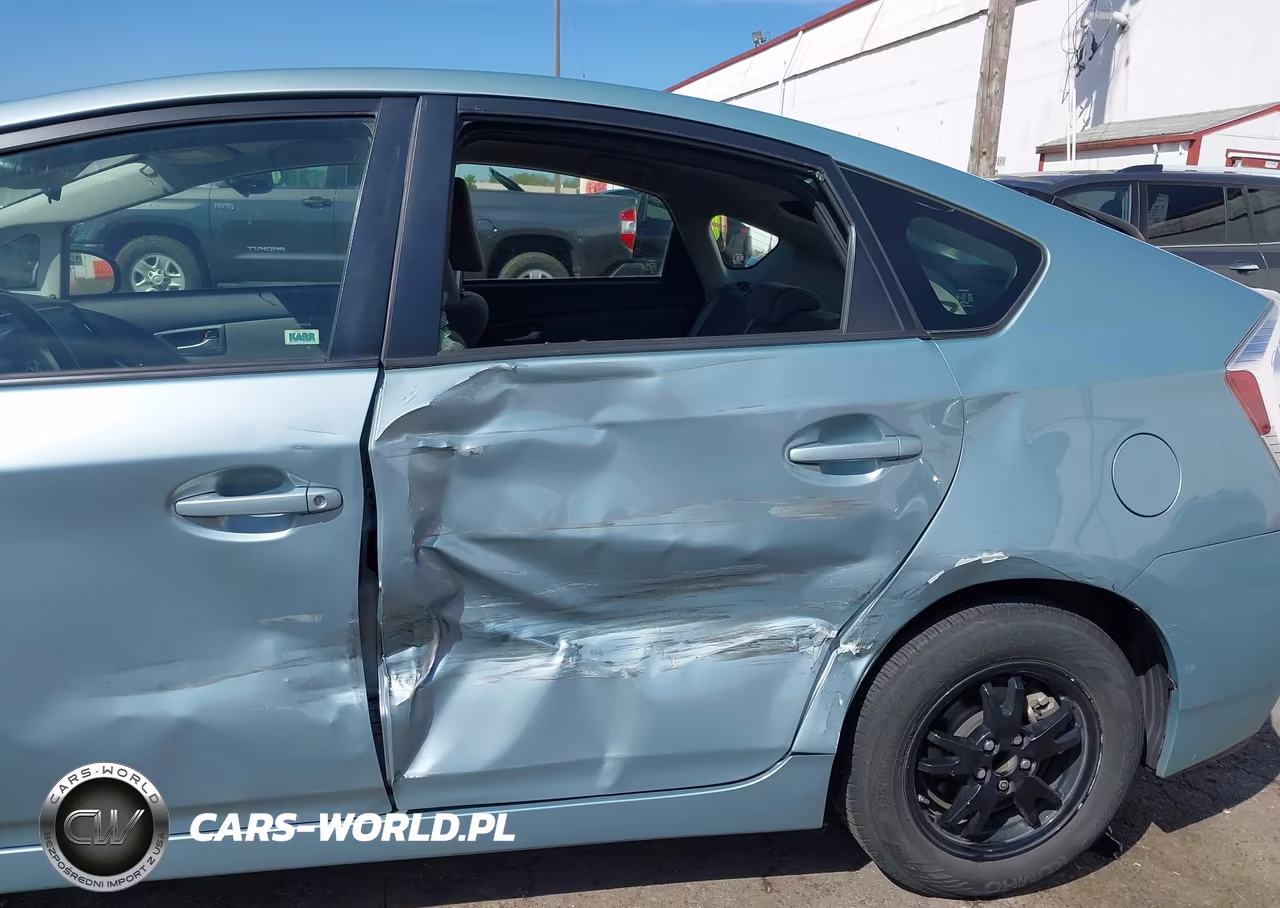 2015 Toyota Prius Two VIN:JTDKN3DU2F2003357 - 6