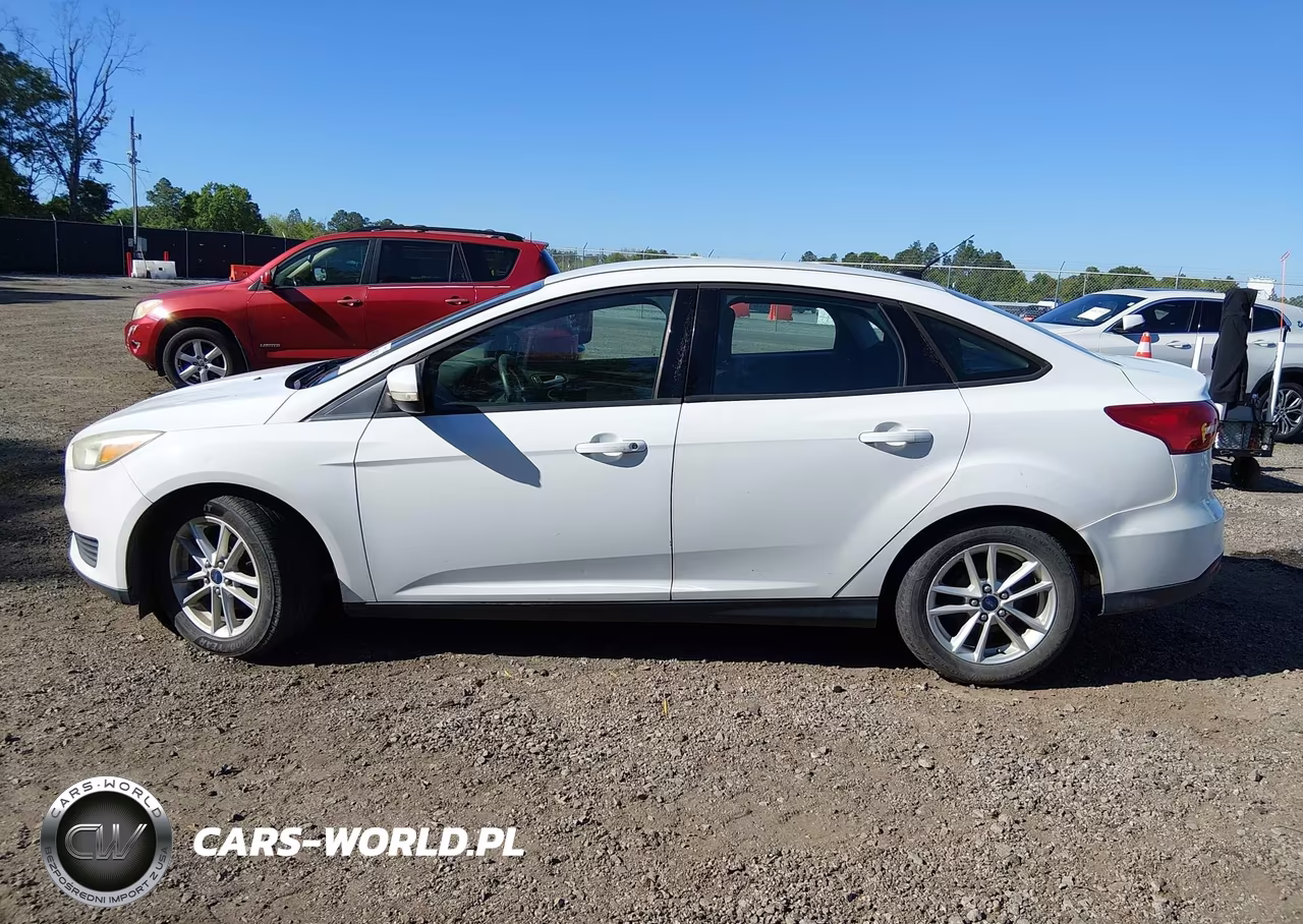 2015 Ford Focus Se VIN:1FADP3F20FL250357 - 15