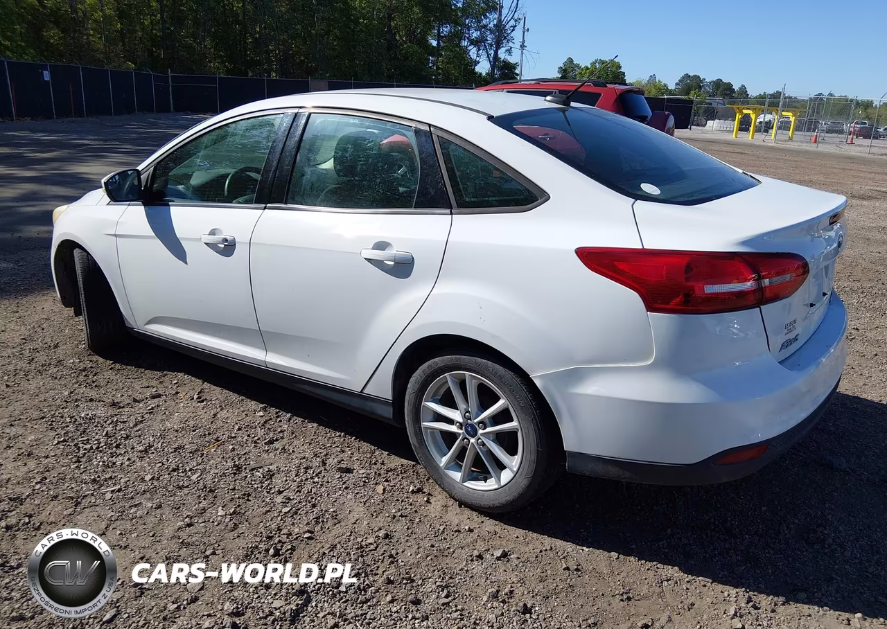 2015 Ford Focus Se VIN:1FADP3F20FL250357 - 3