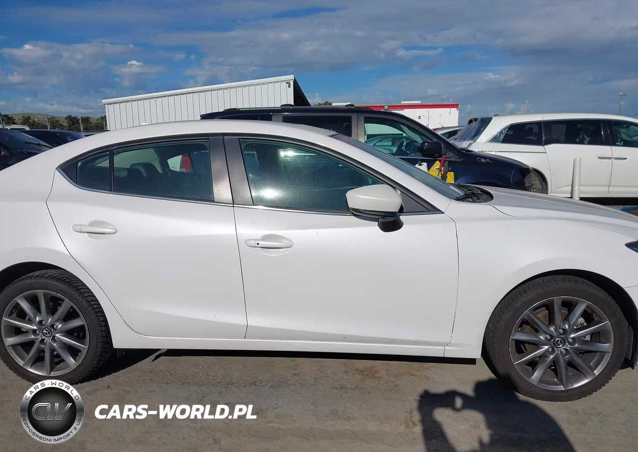 2018 Mazda Mazda3 Touring VIN:3MZBN1V39JM248696 - 13