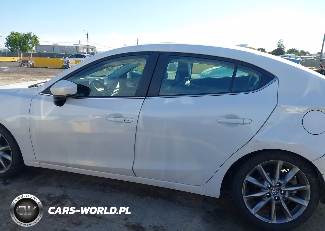 2018 Mazda Mazda3 Touring VIN:3MZBN1V39JM248696 - 14