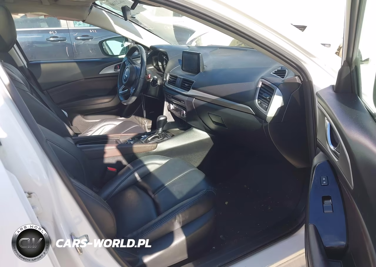 2018 Mazda Mazda3 Touring VIN:3MZBN1V39JM248696 - 5