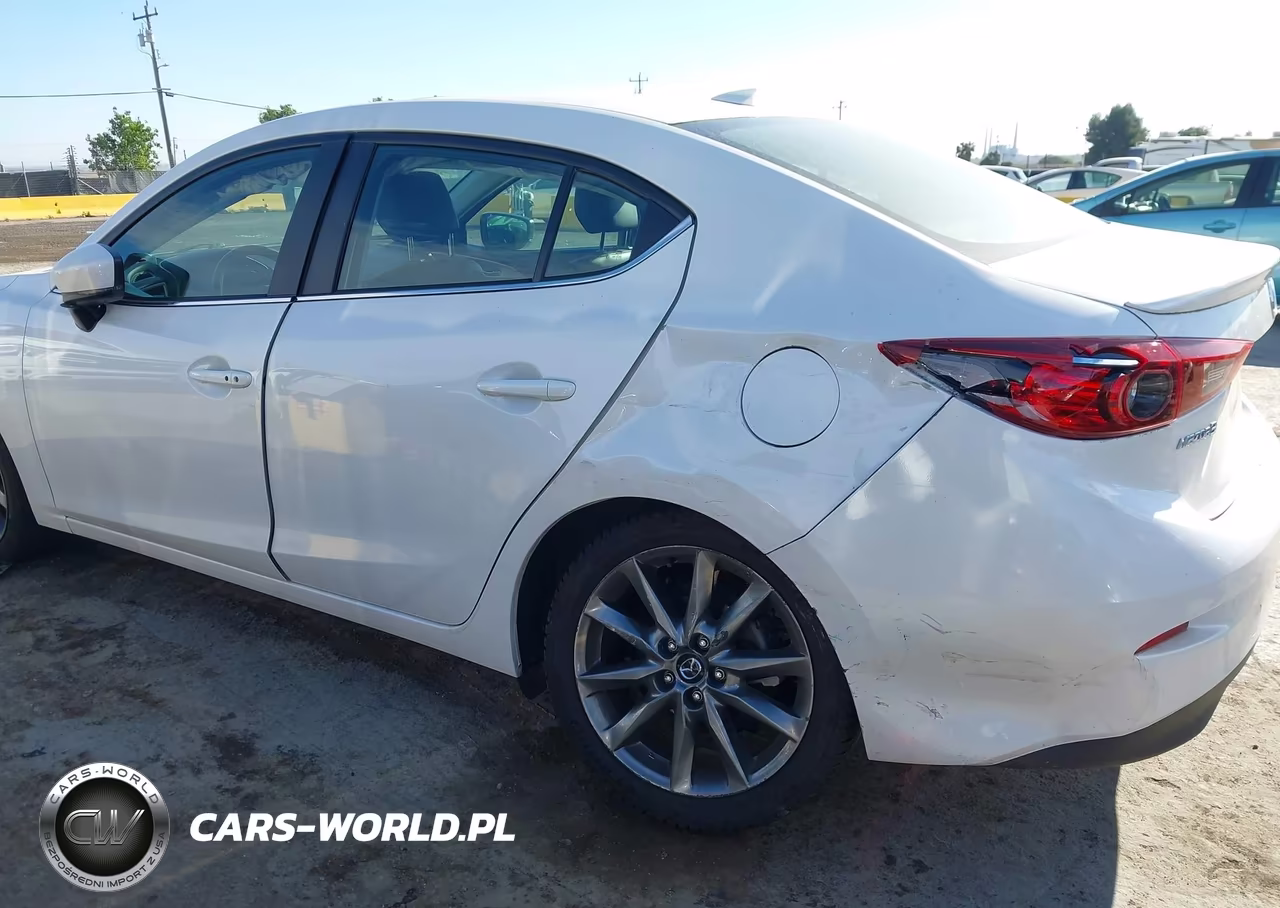 2018 Mazda Mazda3 Touring VIN:3MZBN1V39JM248696 - 6