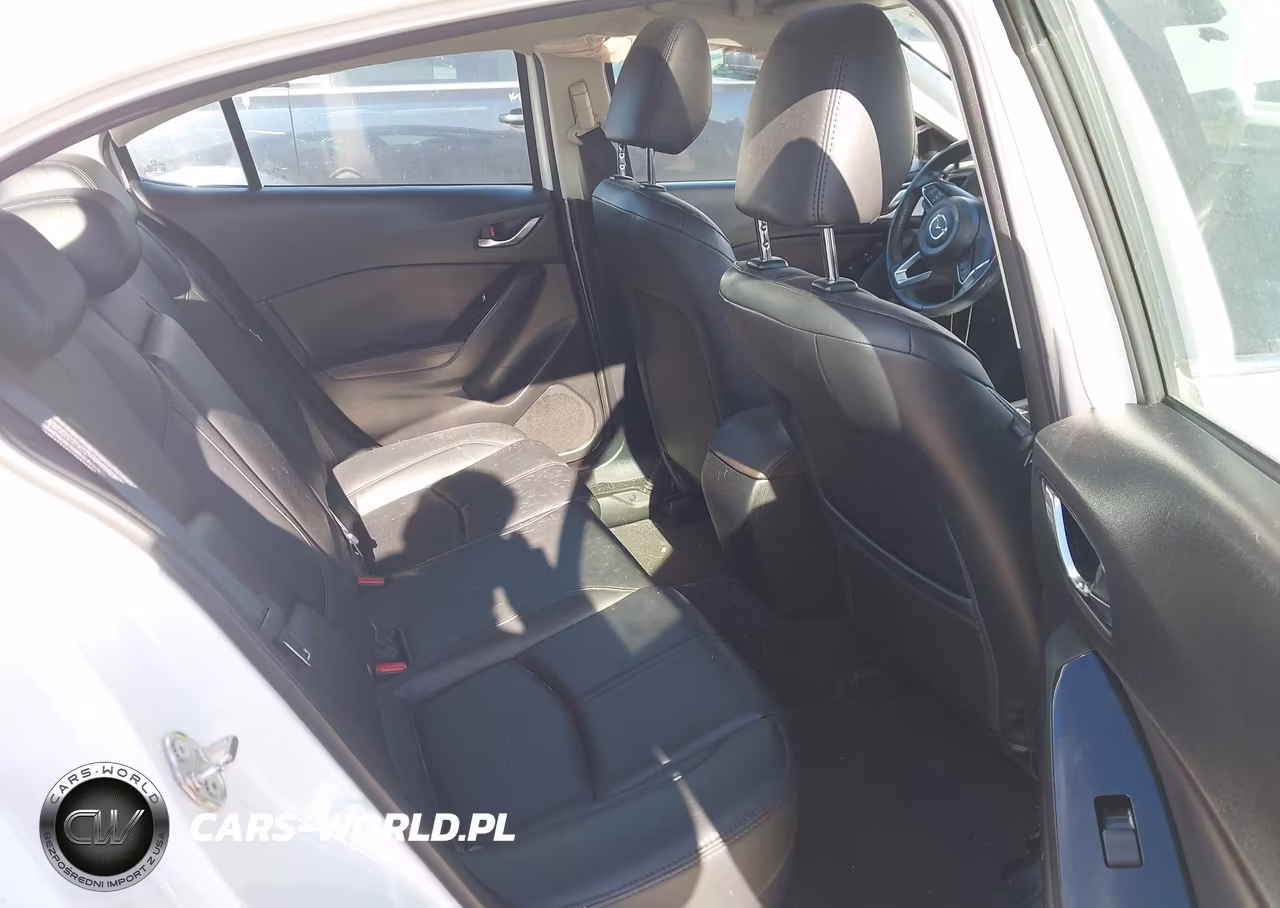 2018 Mazda Mazda3 Touring VIN:3MZBN1V39JM248696 - 8