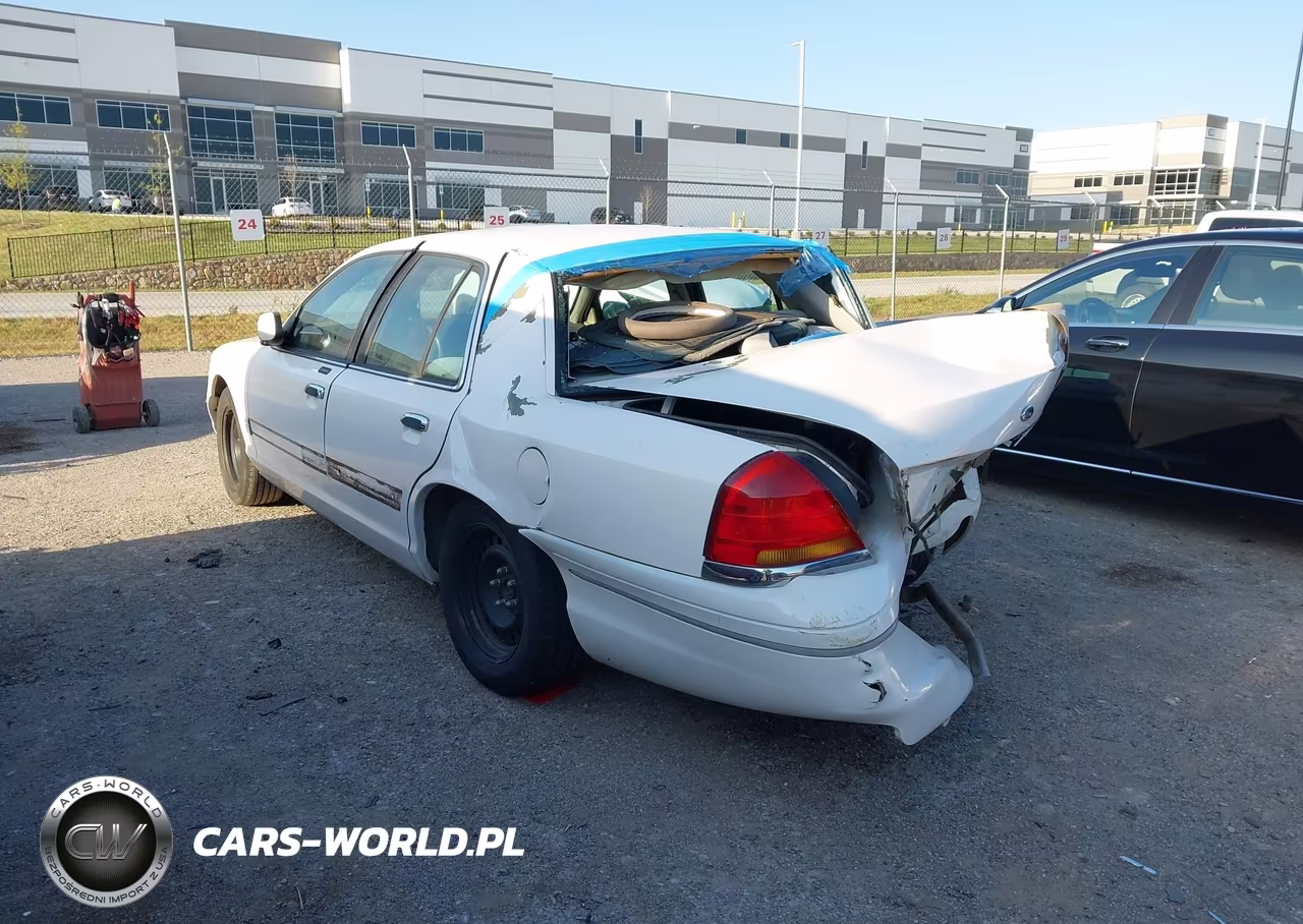 2000 Ford Crown Victoria VIN:2FAFP73W1YX132556 - 3
