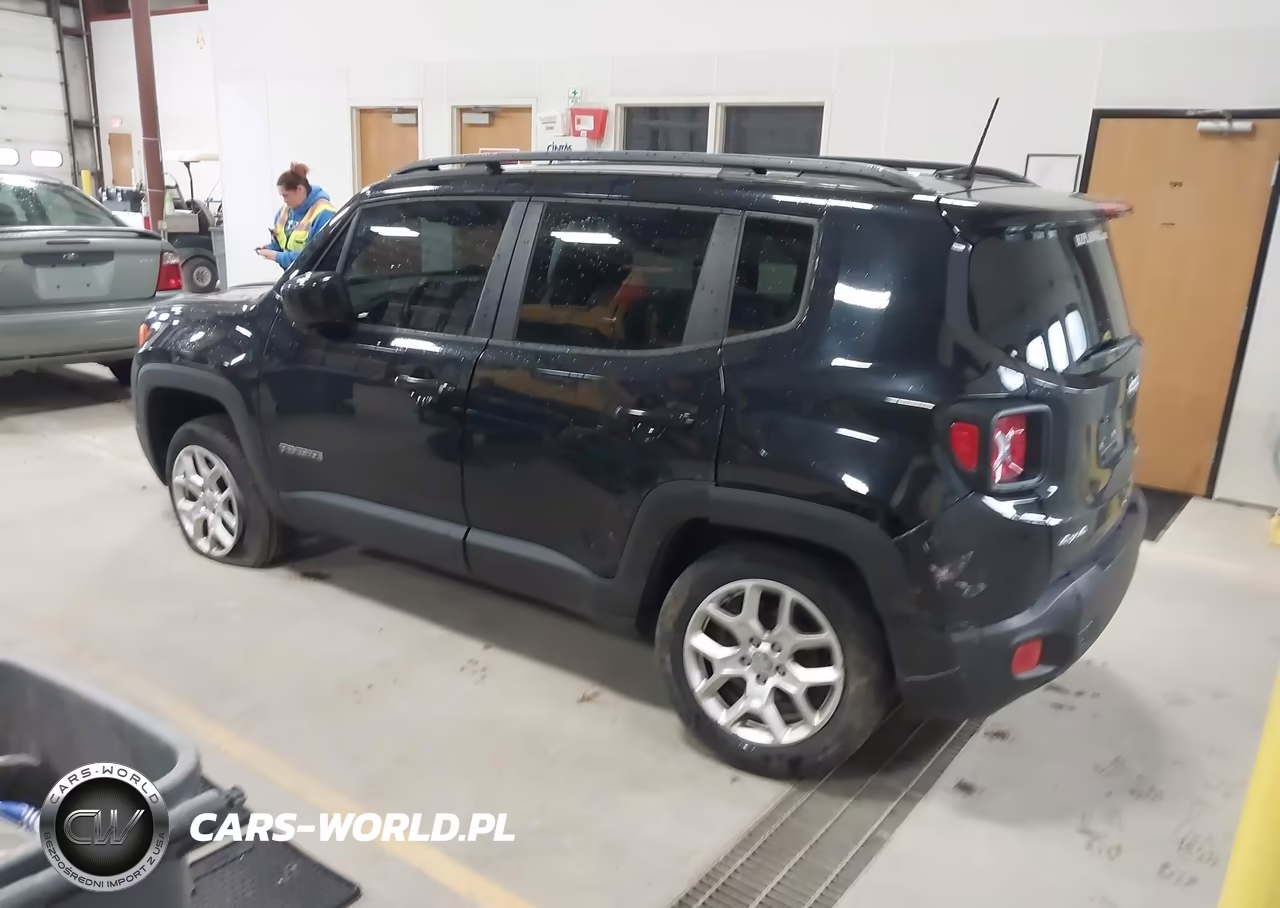 2018 Jeep Renegade Latitude 4X4 VIN:ZACCJBBB9JPH84775 - 3