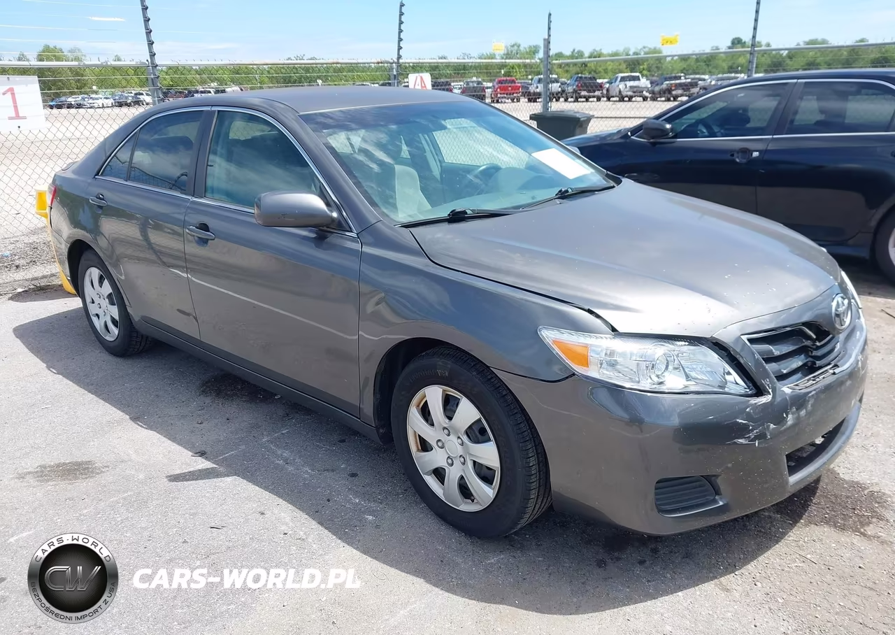 2010 Toyota Camry Le – zdjęcie 1 z 12