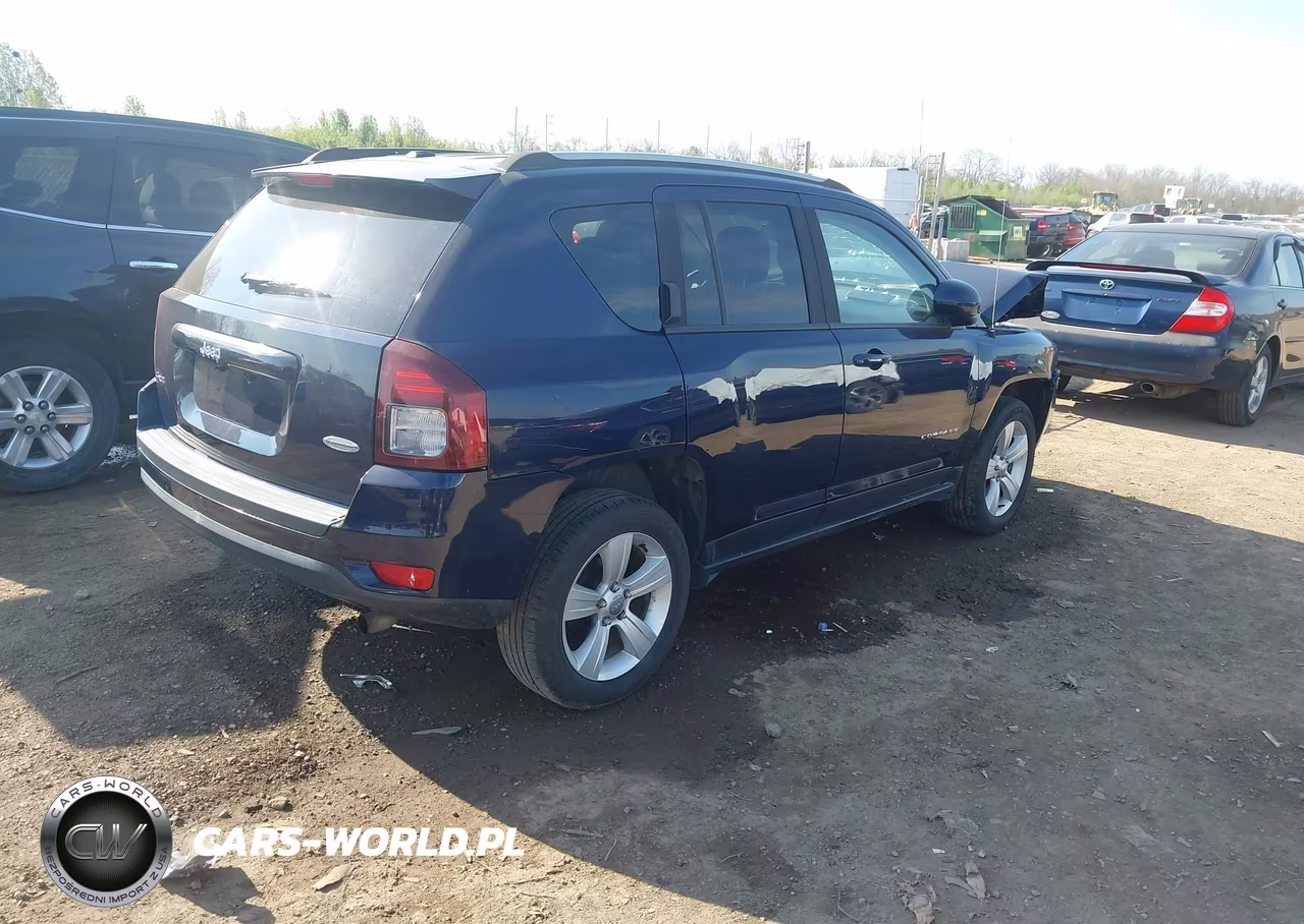 2016 Jeep Compass Latitude VIN:1C4NJDEB6GD545322 - 4