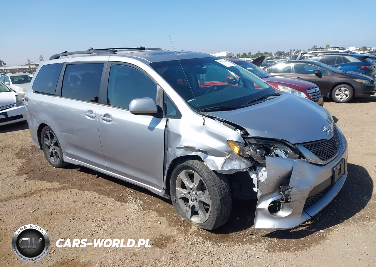 2012 Toyota Sienna Se 8 Passenger